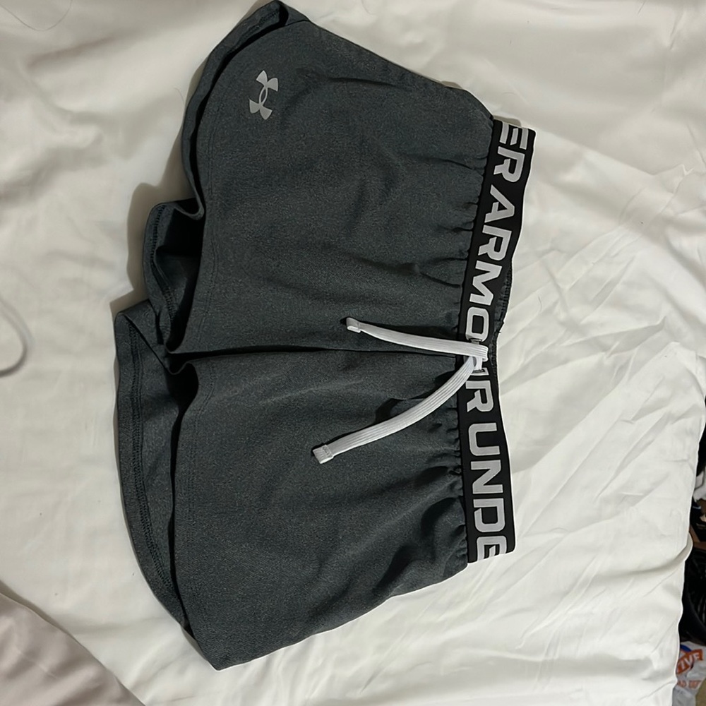 youth large loose under armour shorts